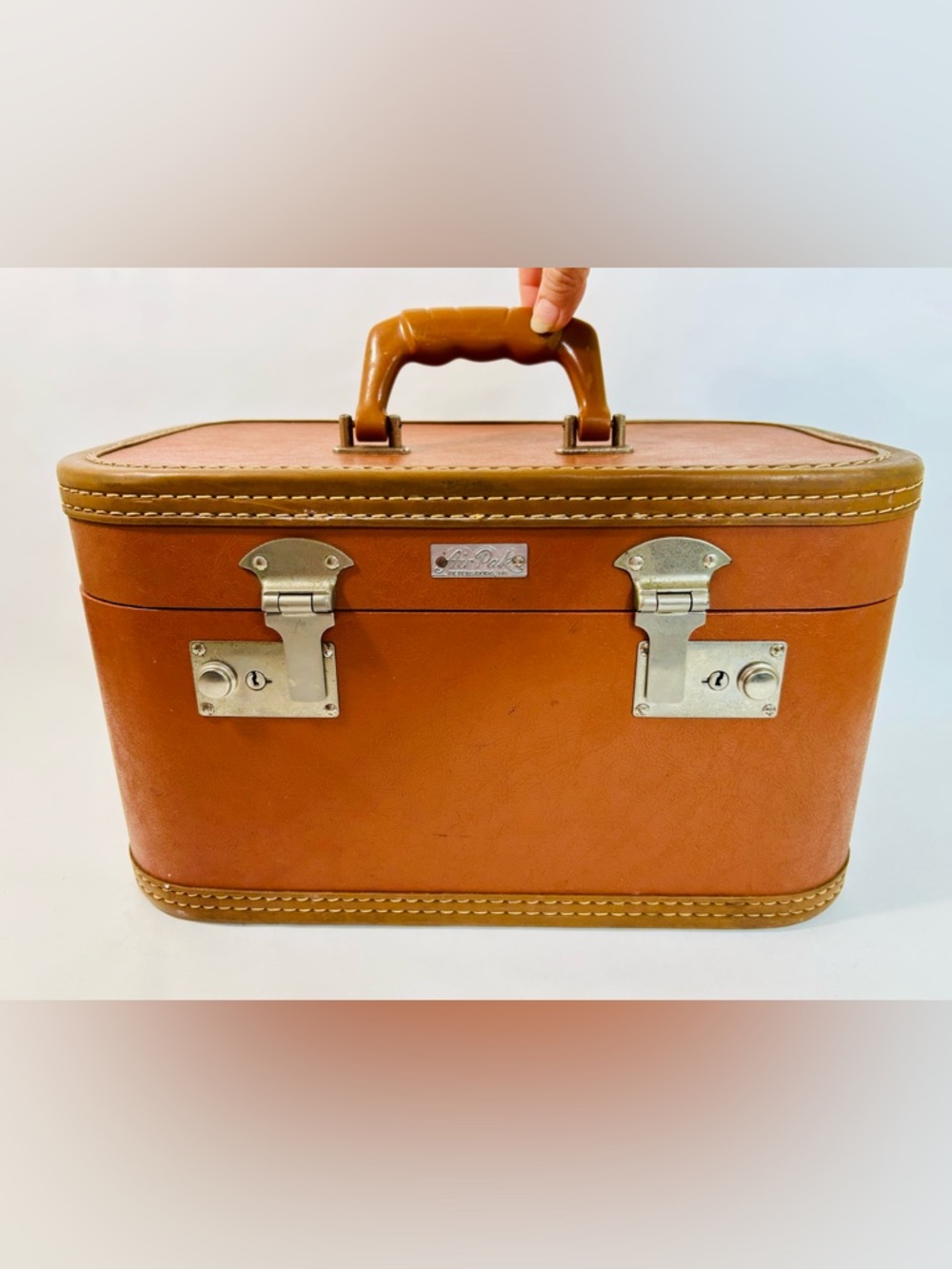 Vintage Air Pak Train Case, Hardshell Vinyl Toiletry Travel Case, Petersburg VA - Picture 2 of 15